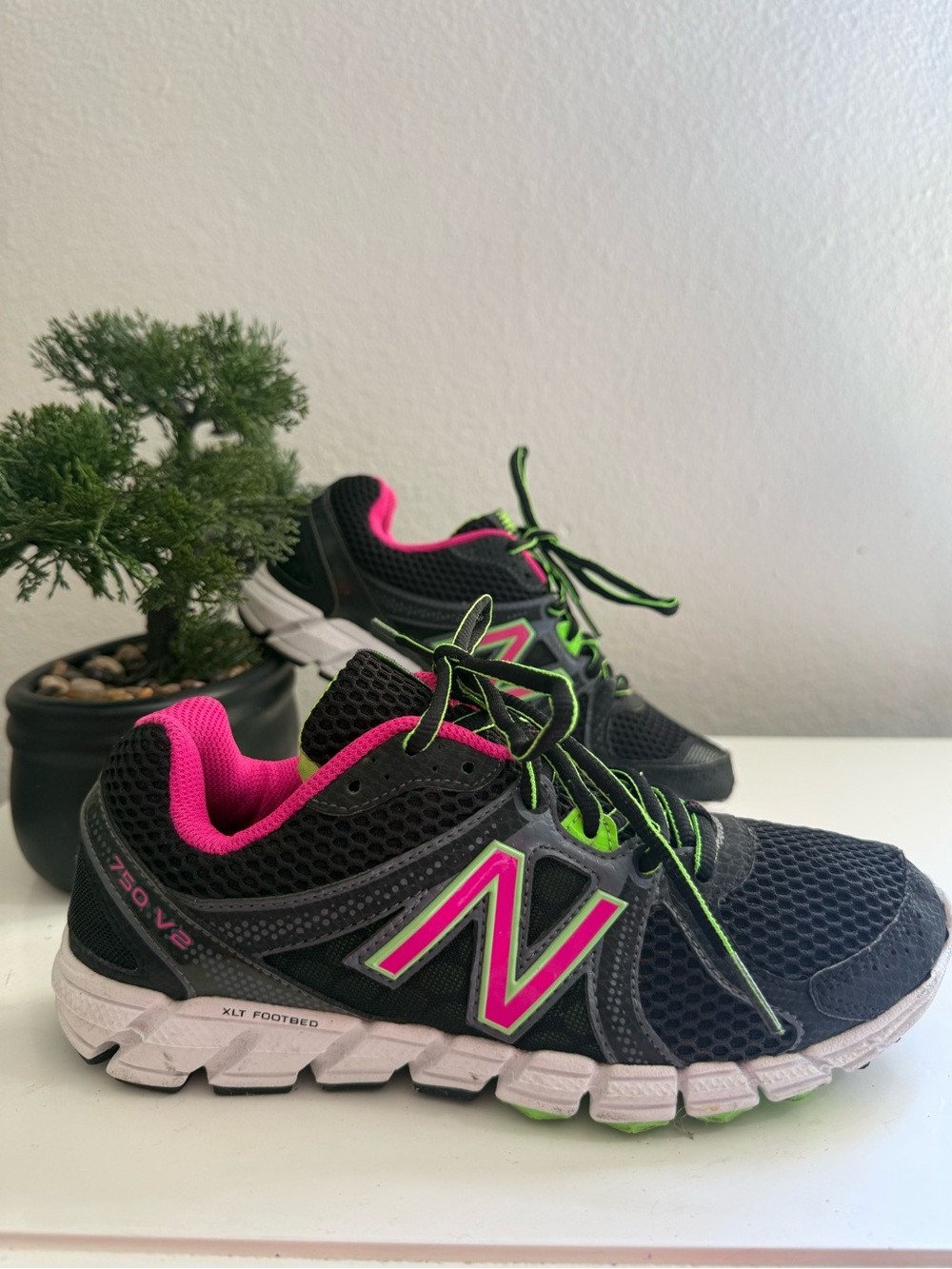 New Balance 750 v2 women size 6.5 Black Pink & Neon Green Running Shoes